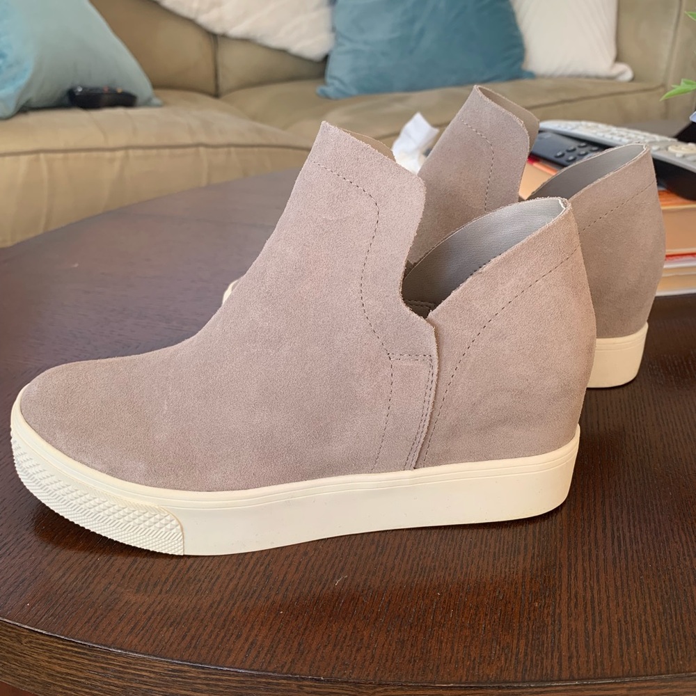 NWT Steve Madden Wrangle Wedges - Tan Suede 6.5
